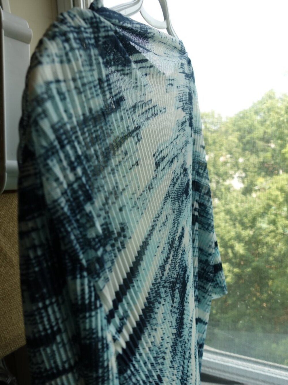 Calvin Klein Blue & White Patterned Ribbed Knit Top - Picture 8 of 9